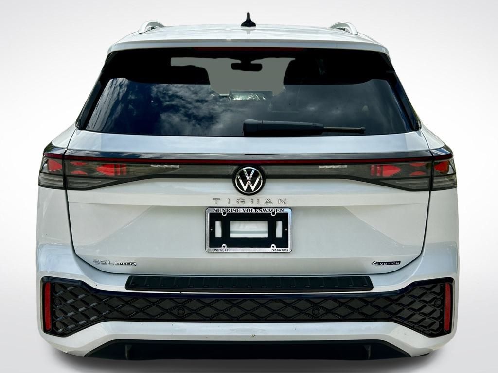 2026 Volkswagen Tiguan SEL R-Line photo 2