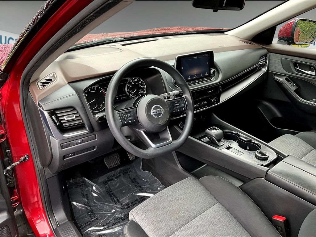 2021 Nissan Rogue SV photo 10
