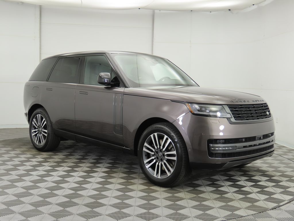 2025 Land Rover Range Rover SE photo 3