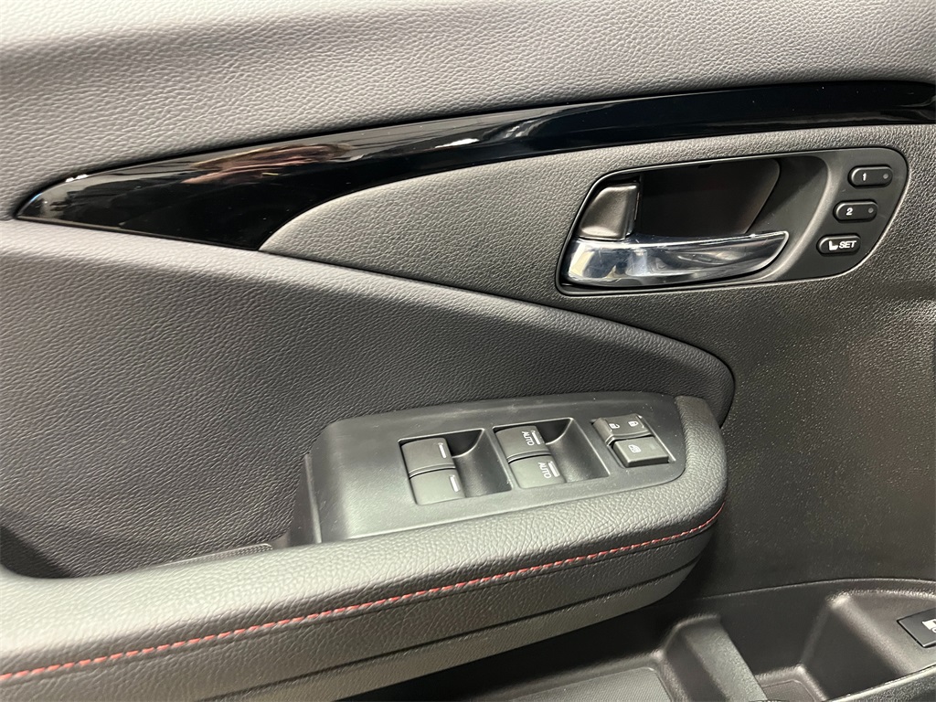 2025 Honda Ridgeline Black Edition photo 4