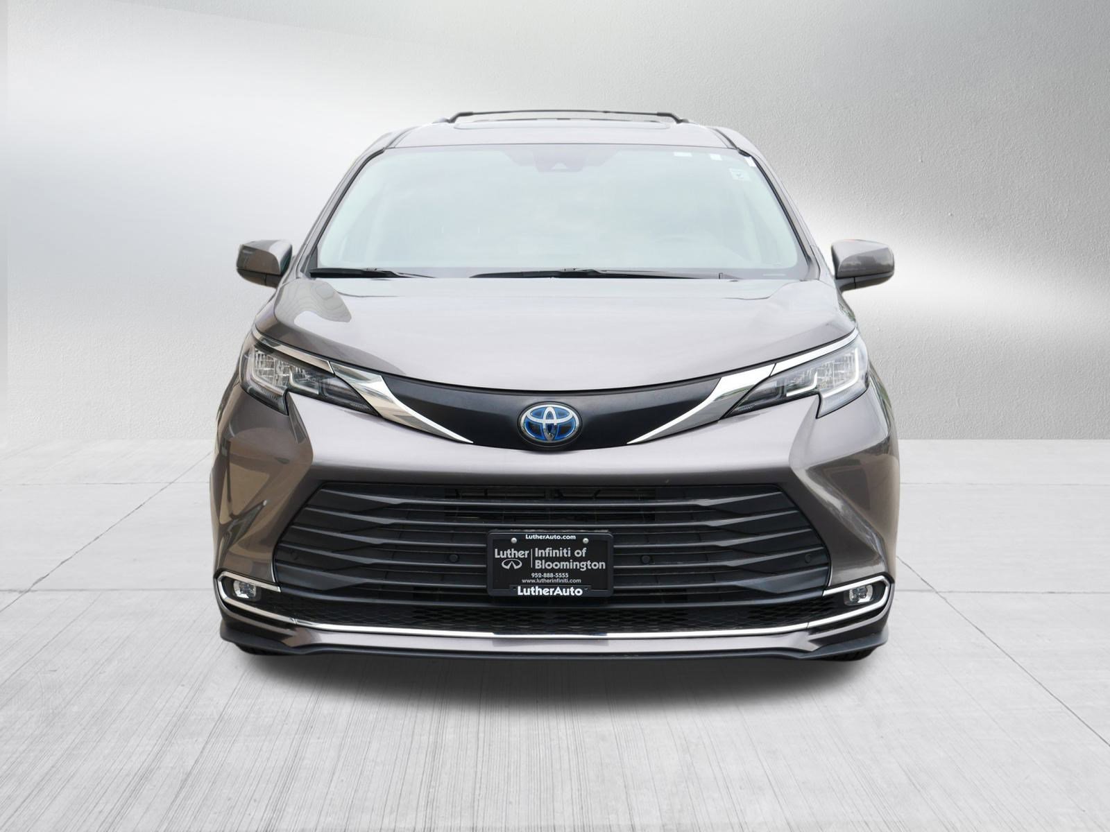 Used 2023 Toyota Sienna XLE with VIN 5TDYRKEC5PS158672 for sale in Golden Valley, Minnesota