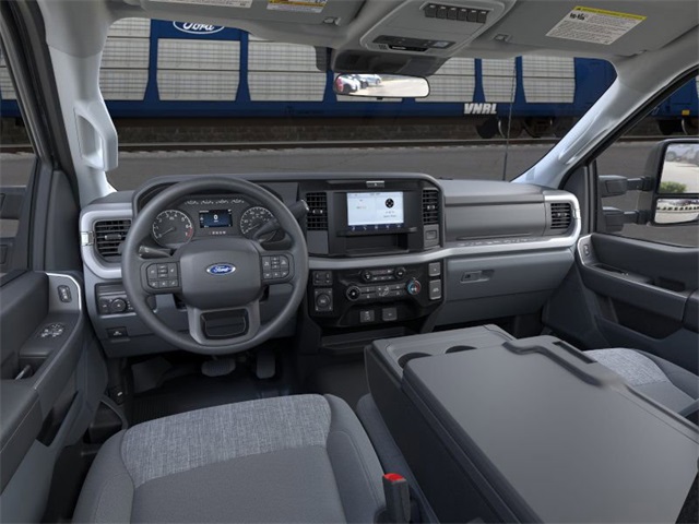 2026 Ford F-350 XLT photo 27