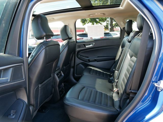 2022 Ford Edge SEL photo 3