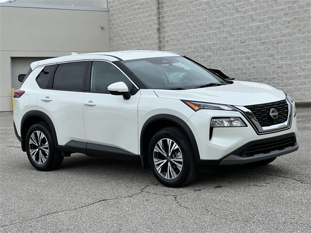 2022 Nissan Rogue SV photo 2