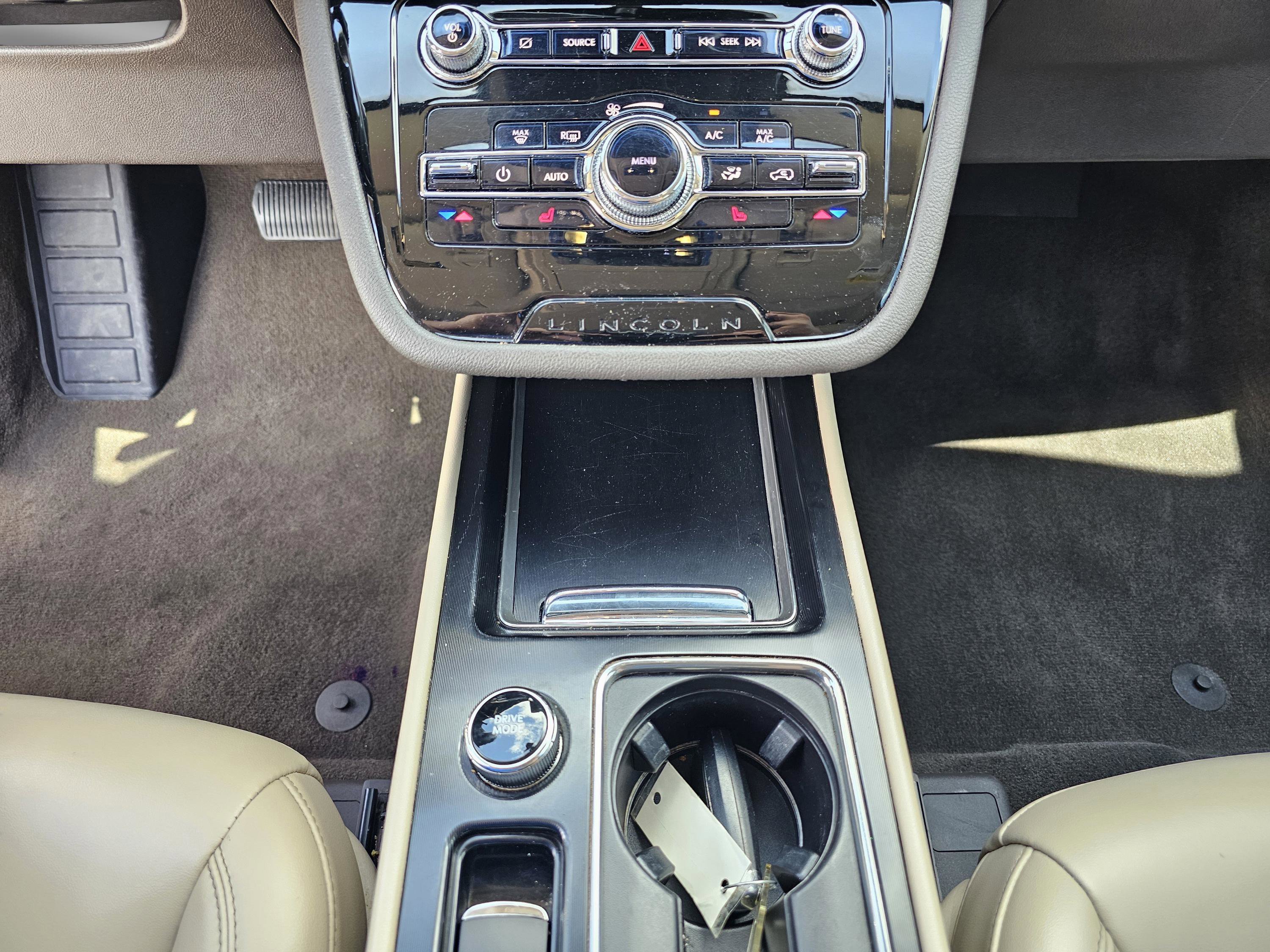 2021 Lincoln Corsair Standard photo 20