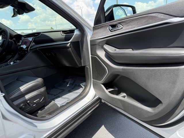 2025 Jeep Grand Cherokee Limited photo 6