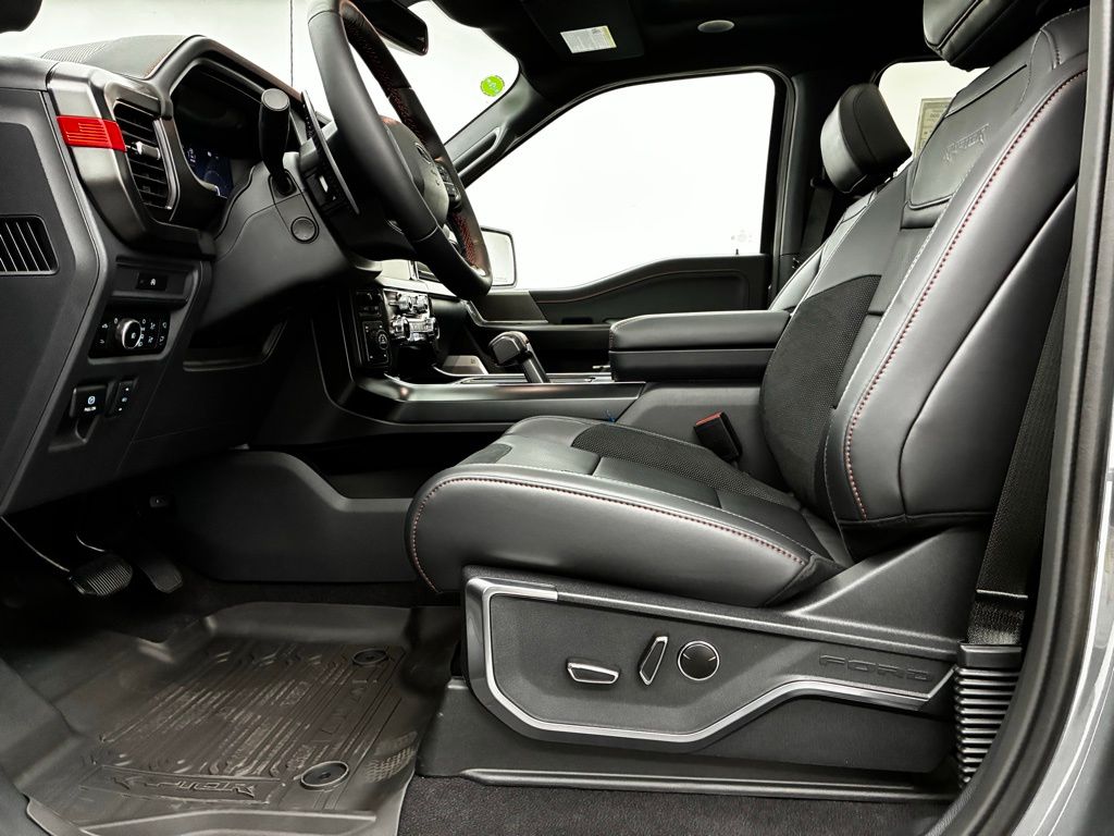 2025 Ford F-150 Raptor photo 11