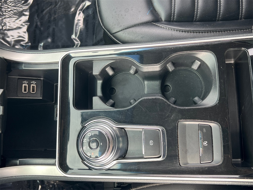 2020 Ford Edge SEL photo 22