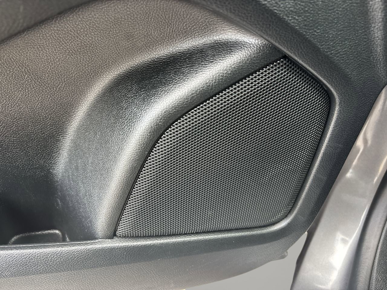 2022 Ford Edge Titanium photo 14