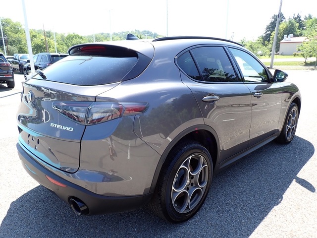 2025 Alfa Romeo Stelvio Sprint Base photo 6