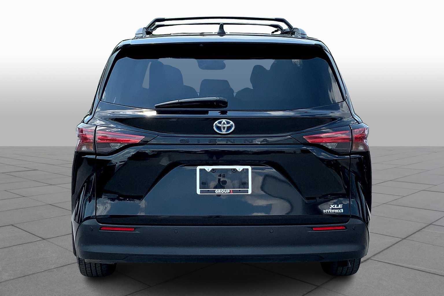 2022 Toyota Sienna XLE photo 4