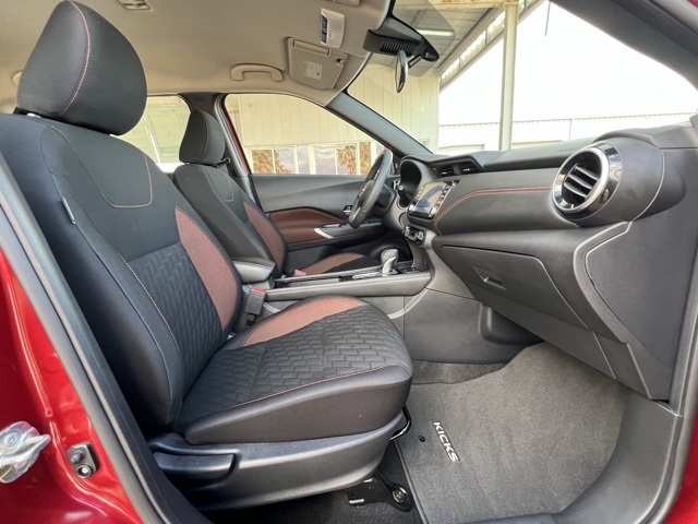 2023 Nissan Kicks SR photo 20