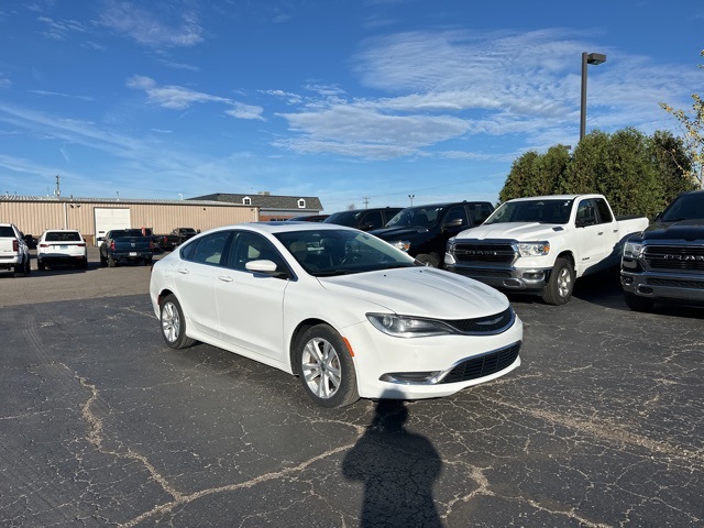 2017 Chrysler 200 Limited photo 2