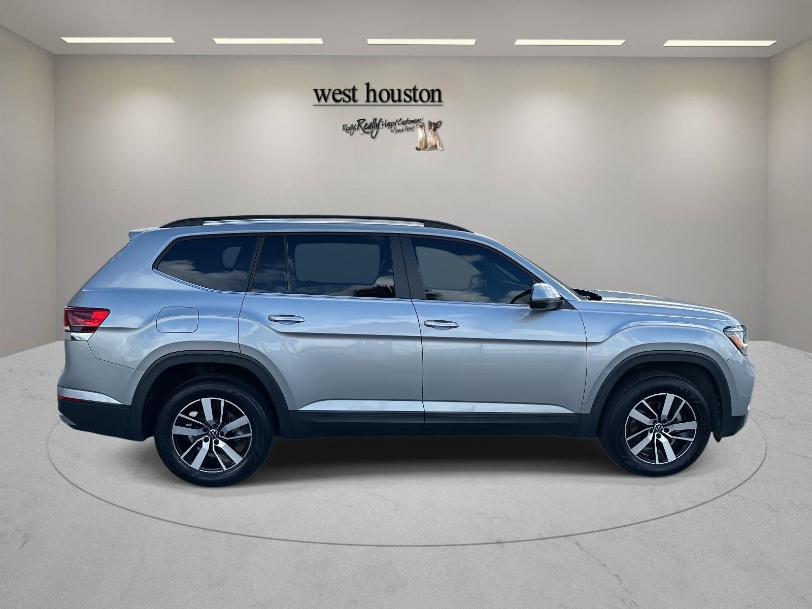 2022 Volkswagen Atlas SE photo 2