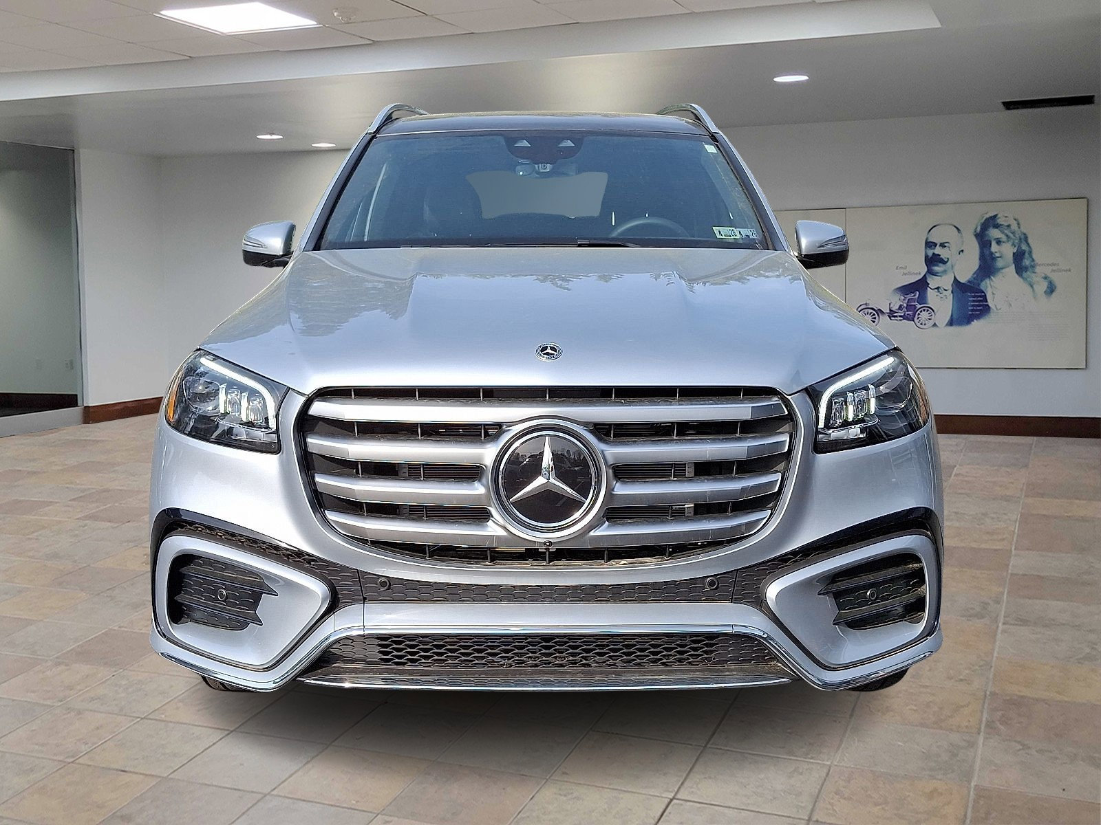 2025 Mercedes Benz GLS 450 4MATIC photo 2