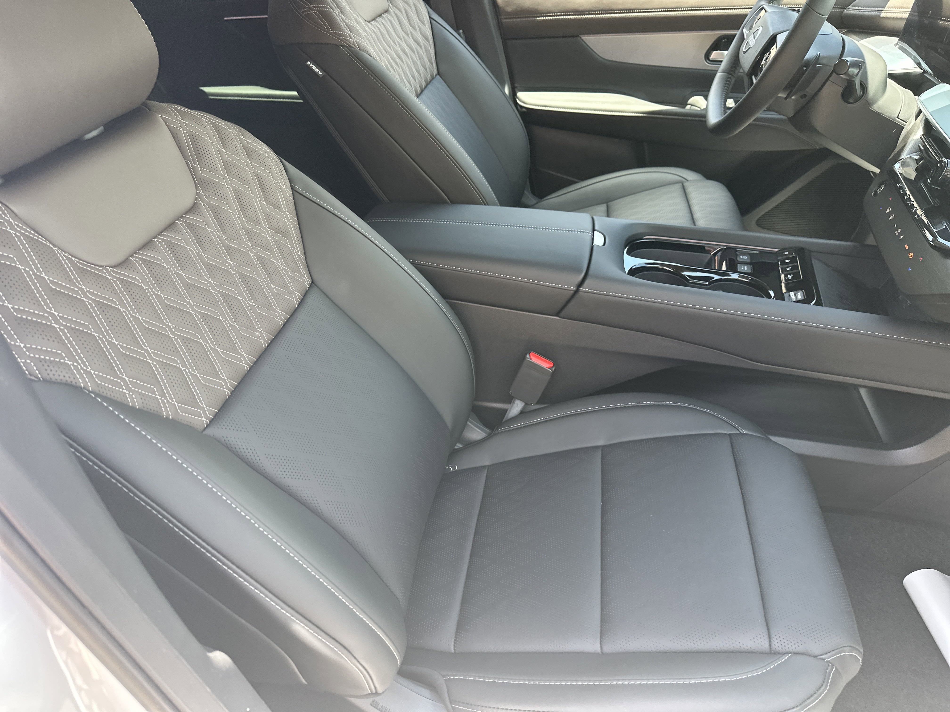 2025 Nissan Murano Platinum photo 8