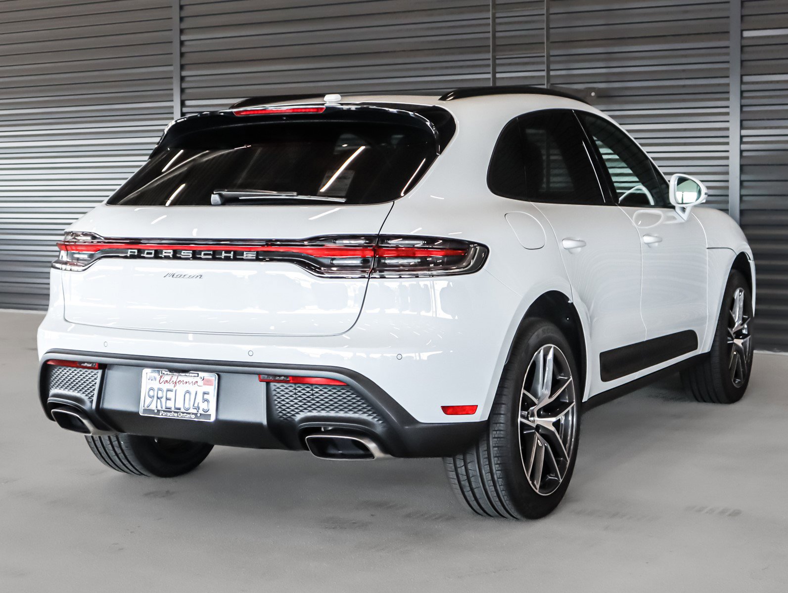 2025 Porsche Macan T photo 10