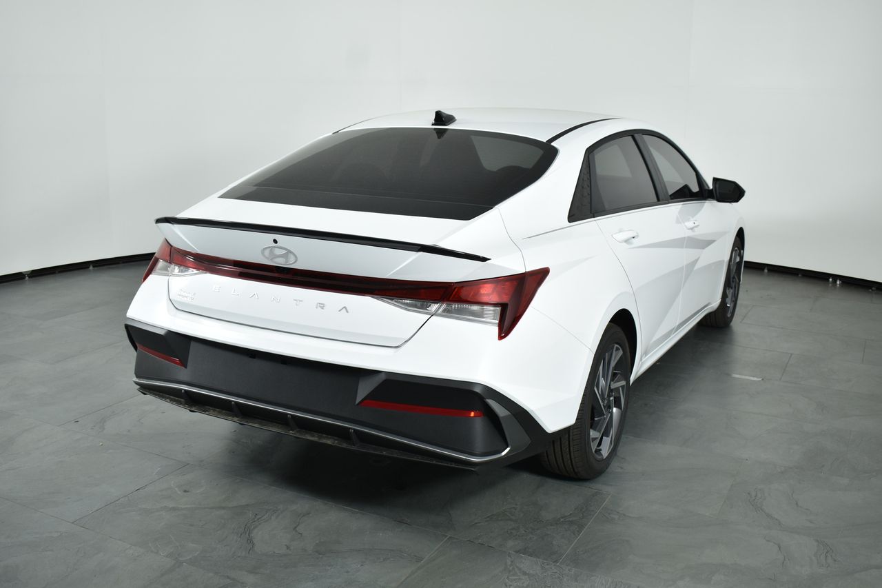 2025 Hyundai Elantra SEL Sport photo 4