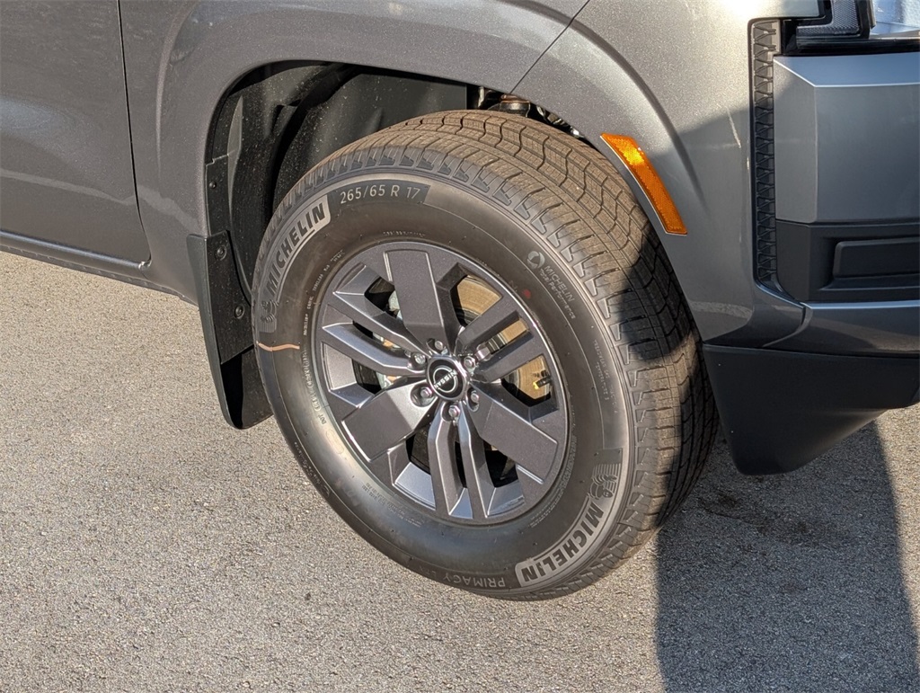 2025 Nissan Frontier Crew Cab SV photo 3