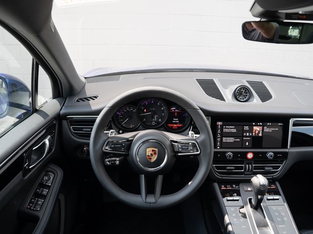 2026 Porsche Macan T photo 20