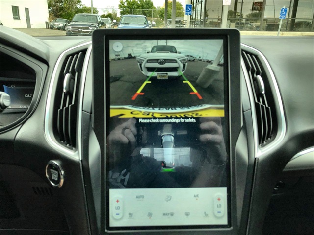 2024 Ford Edge Titanium photo 9