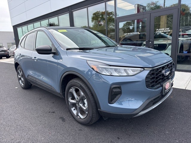 2025 Ford Escape ST-Line's photo