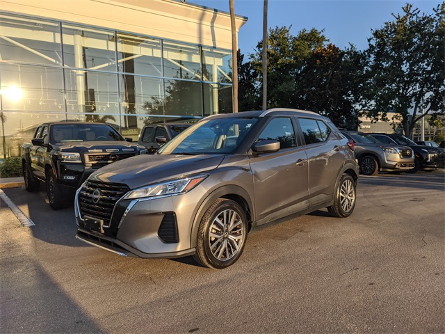 2022 Nissan Kicks SV photo 2