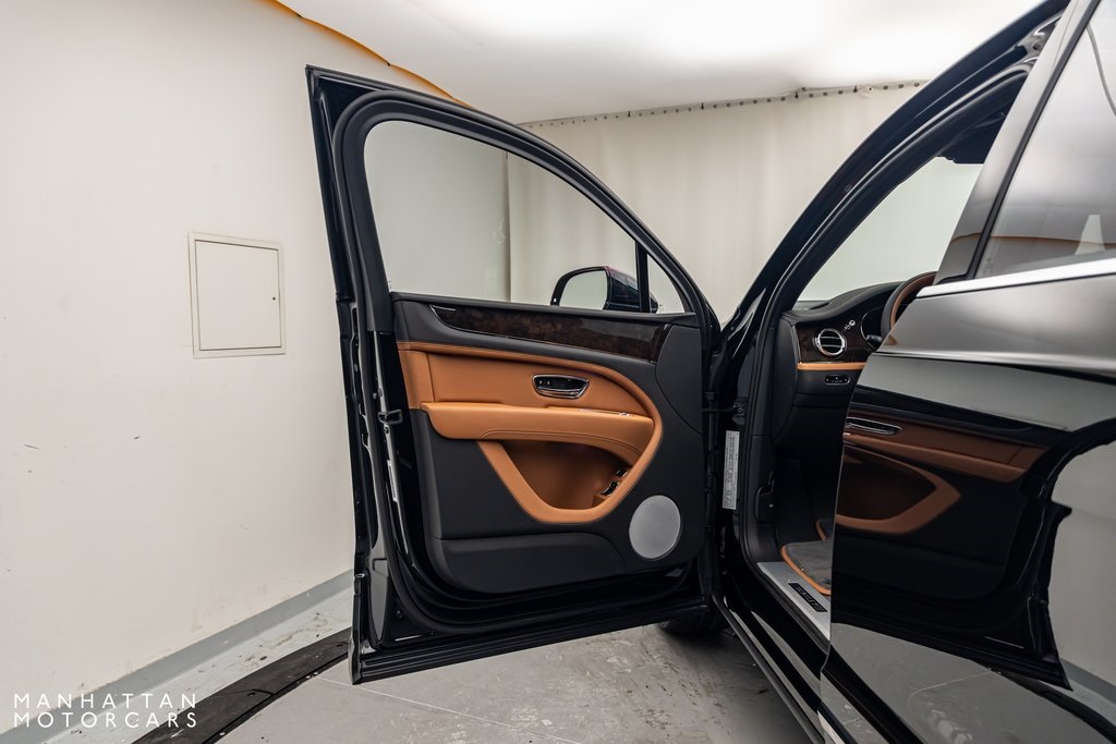 2024 Bentley Bentayga EWB photo 10