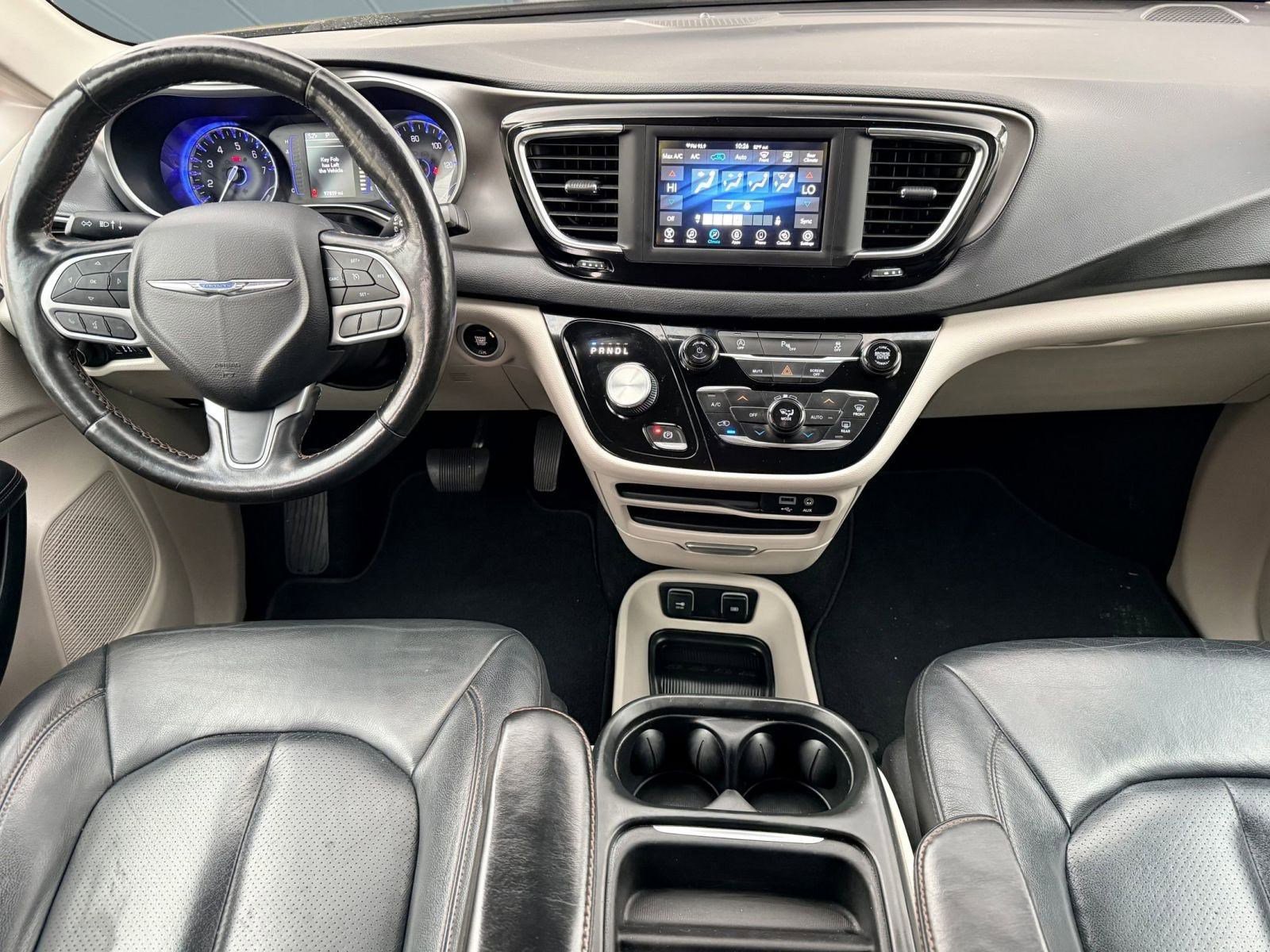 2020 Chrysler Pacifica Touring L photo 4