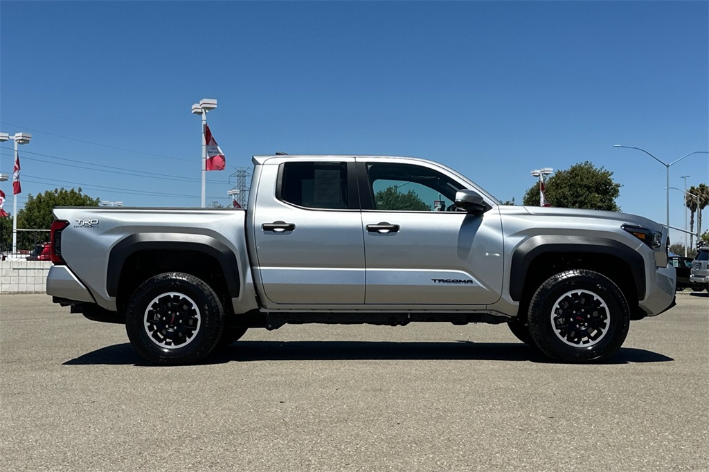 2025 Toyota Tacoma TRD Off-Road photo 3