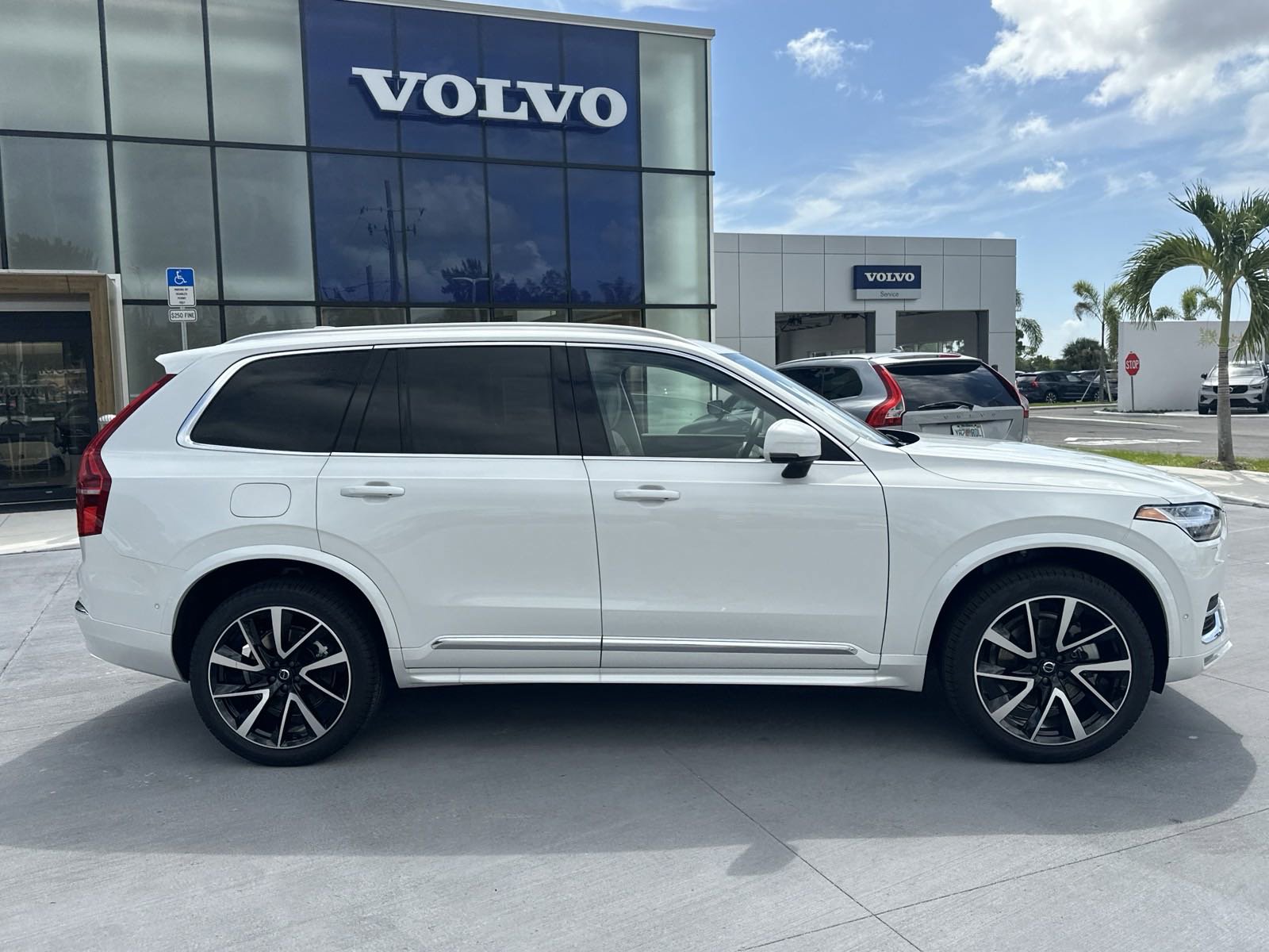 2025 Volvo XC90 Plus photo 6