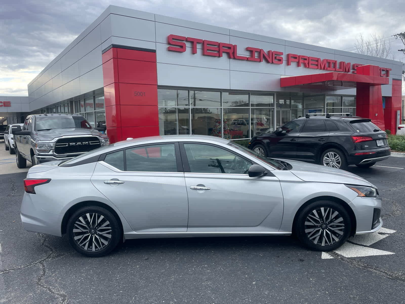 2024 Nissan Altima SV's photo