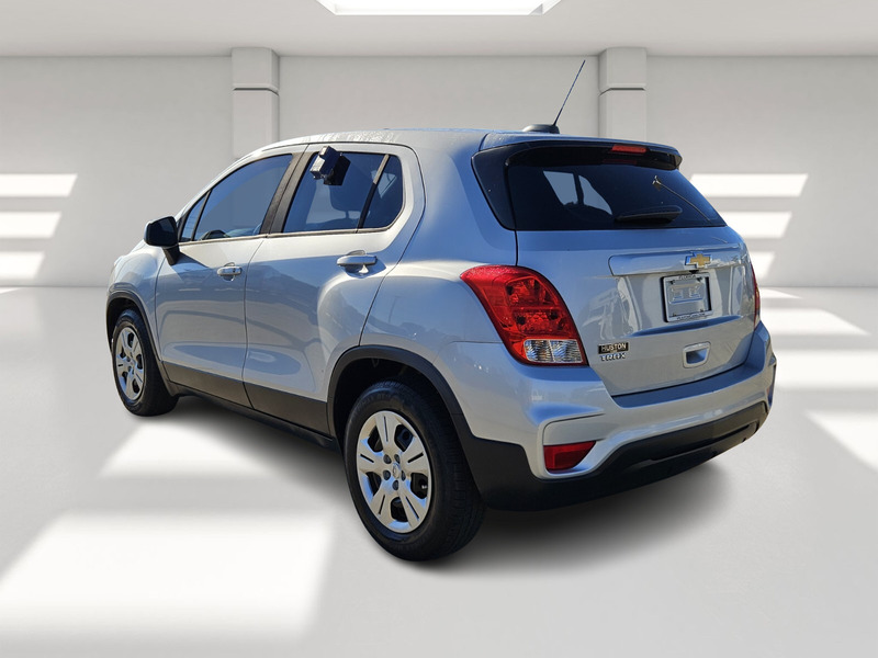 2018 Chevrolet Trax LS photo 2