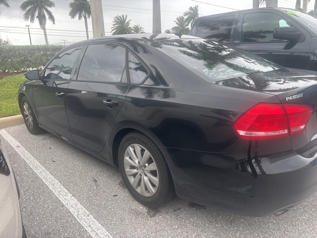 2012 Volkswagen Passat S photo 2