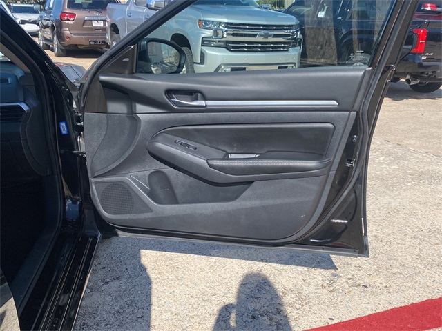2022 Nissan Altima SV photo 11