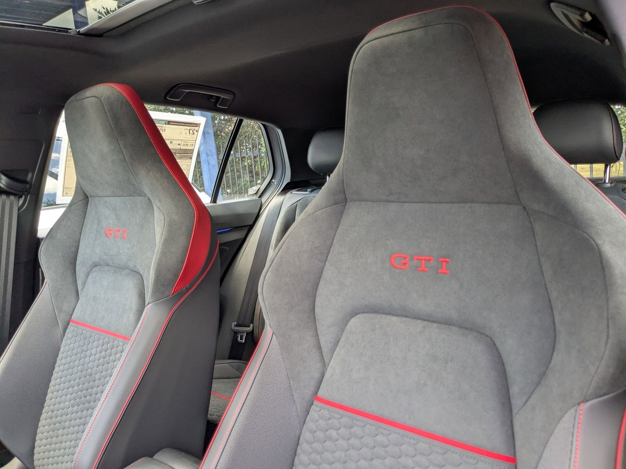 2025 Volkswagen Golf GTI SE photo 3