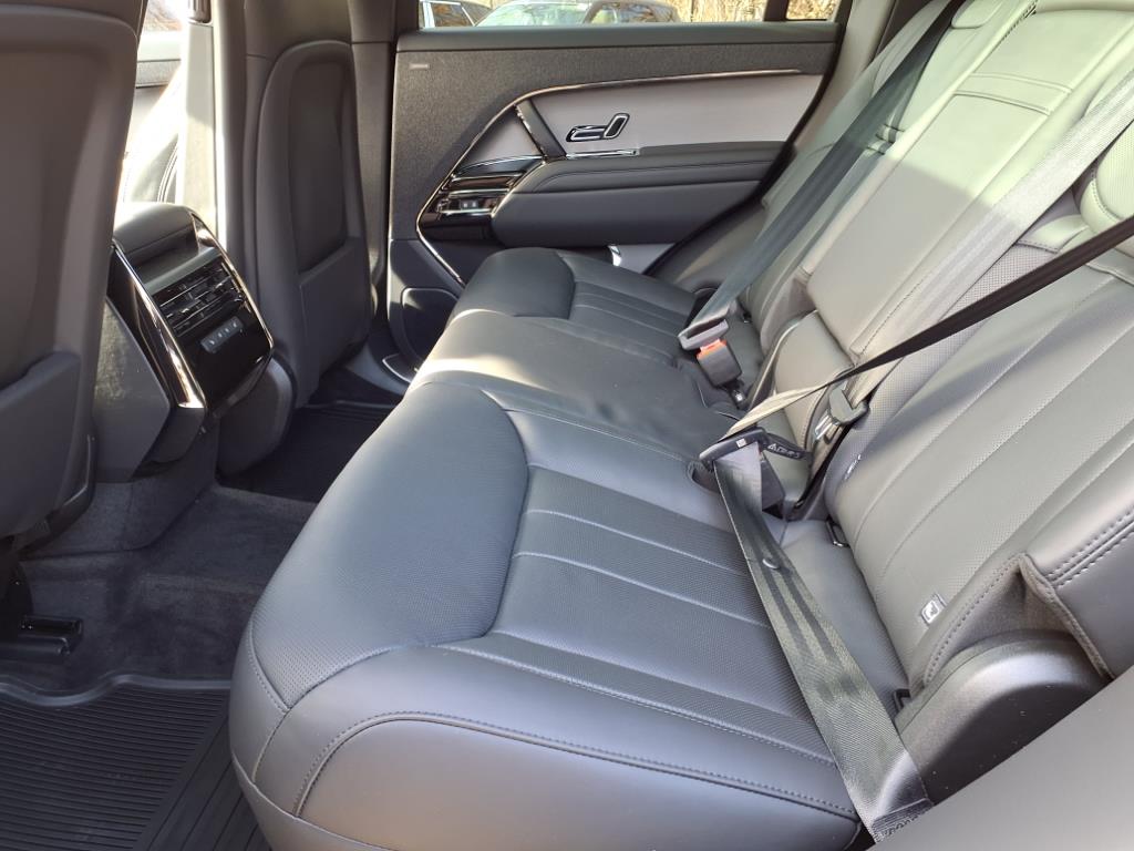 2025 Land Rover Range Rover Sport P460e Dynamic SE photo 5