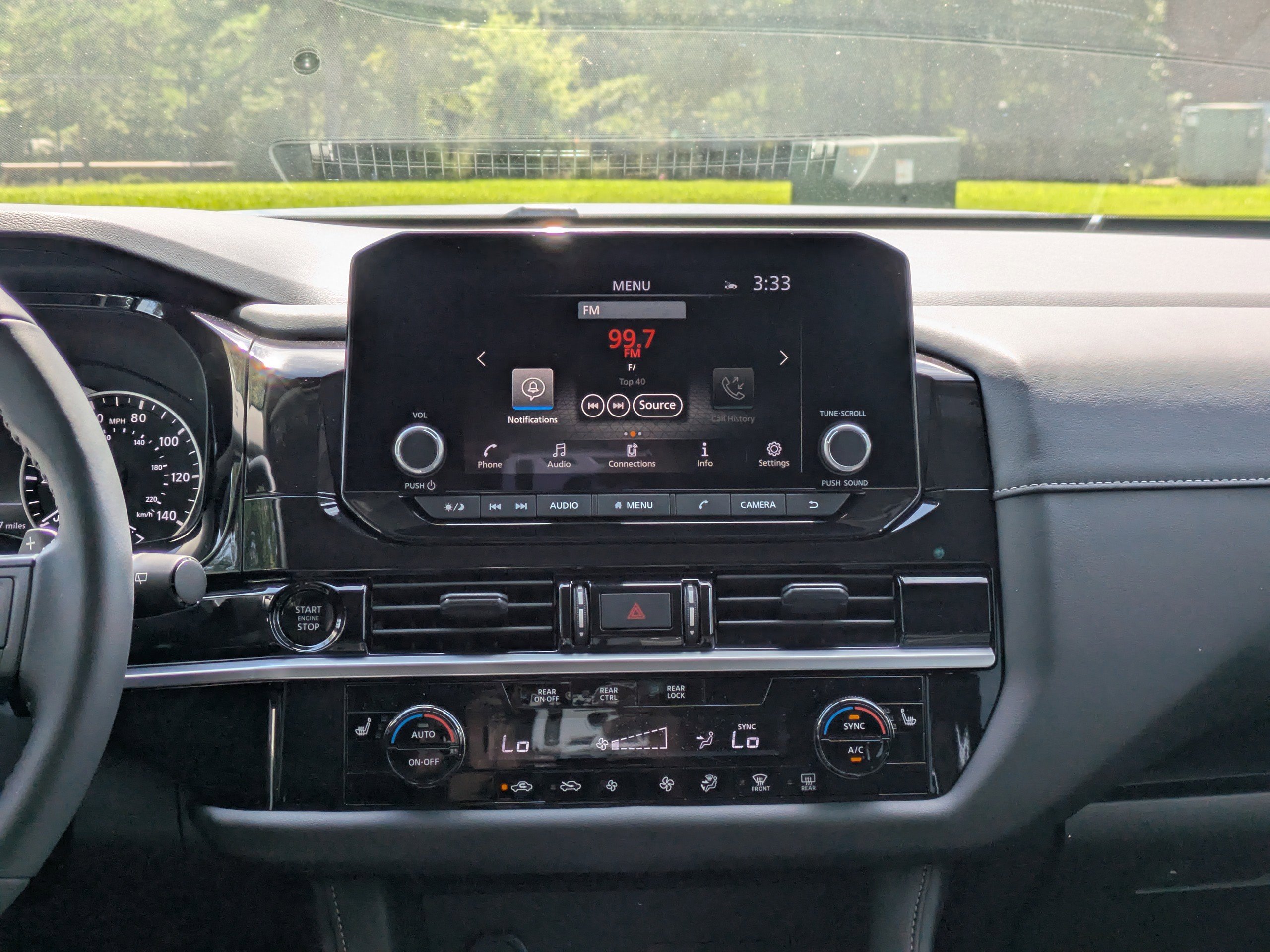 2025 Nissan Pathfinder SV photo 5