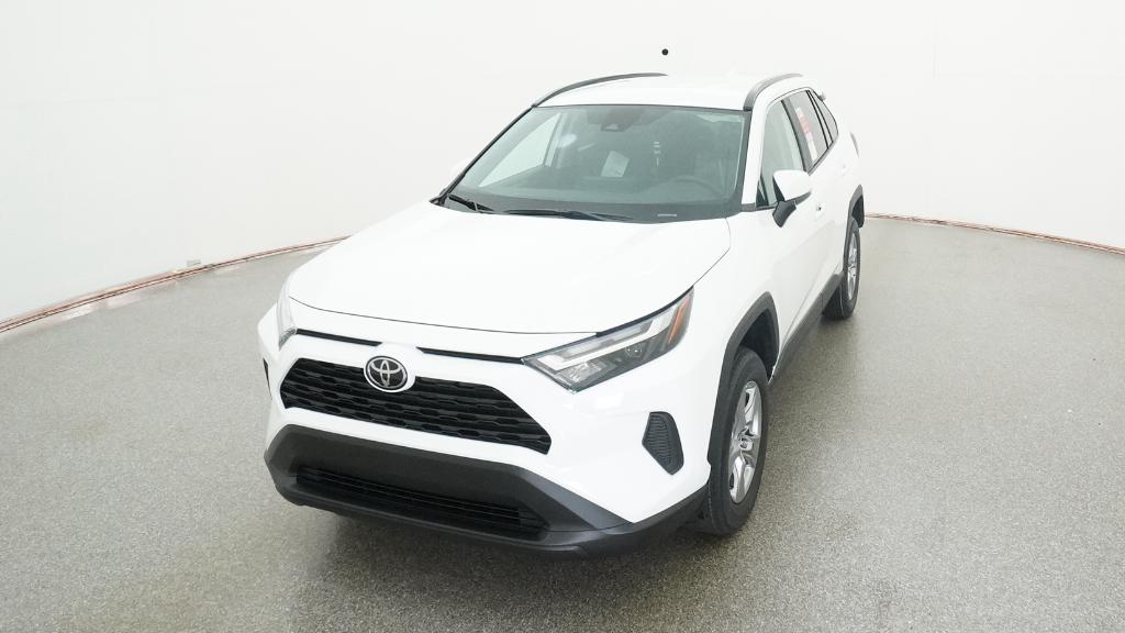 2025 Toyota RAV4 XLE photo 4
