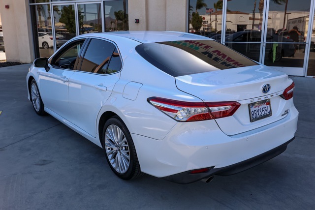 2018 Toyota Camry Hybrid XLE photo 4