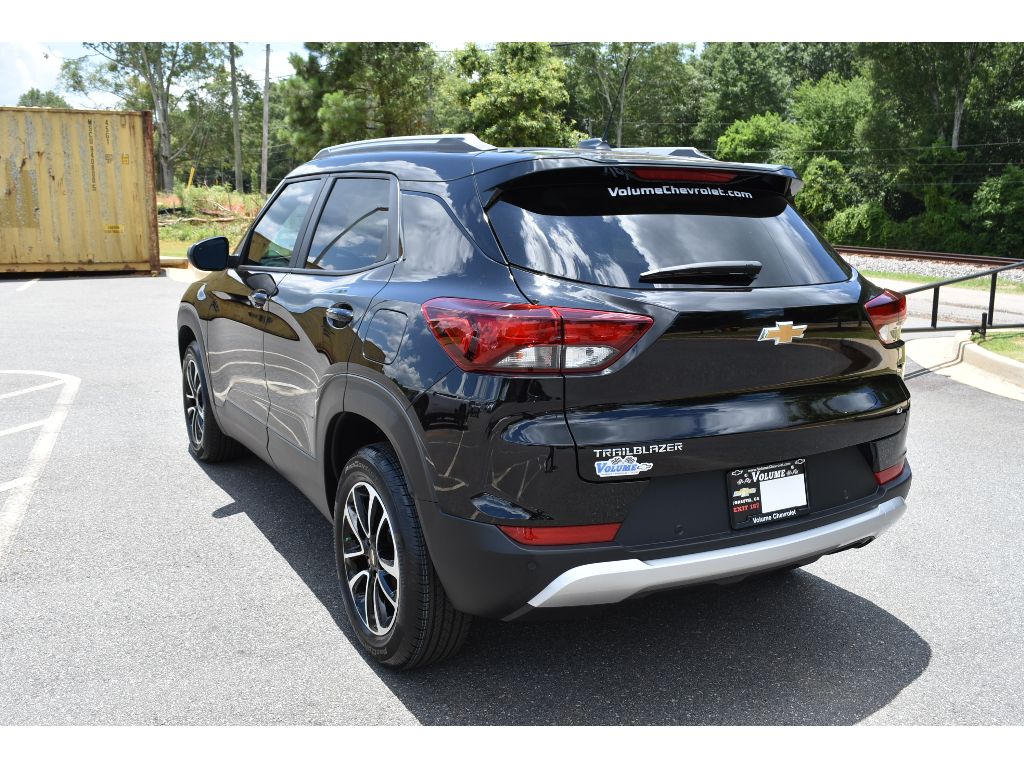 2025 Chevrolet Trailblazer LT photo 3