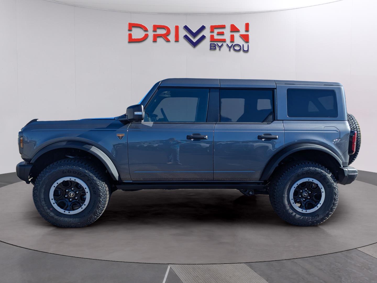 2025 Ford Bronco Badlands photo 2