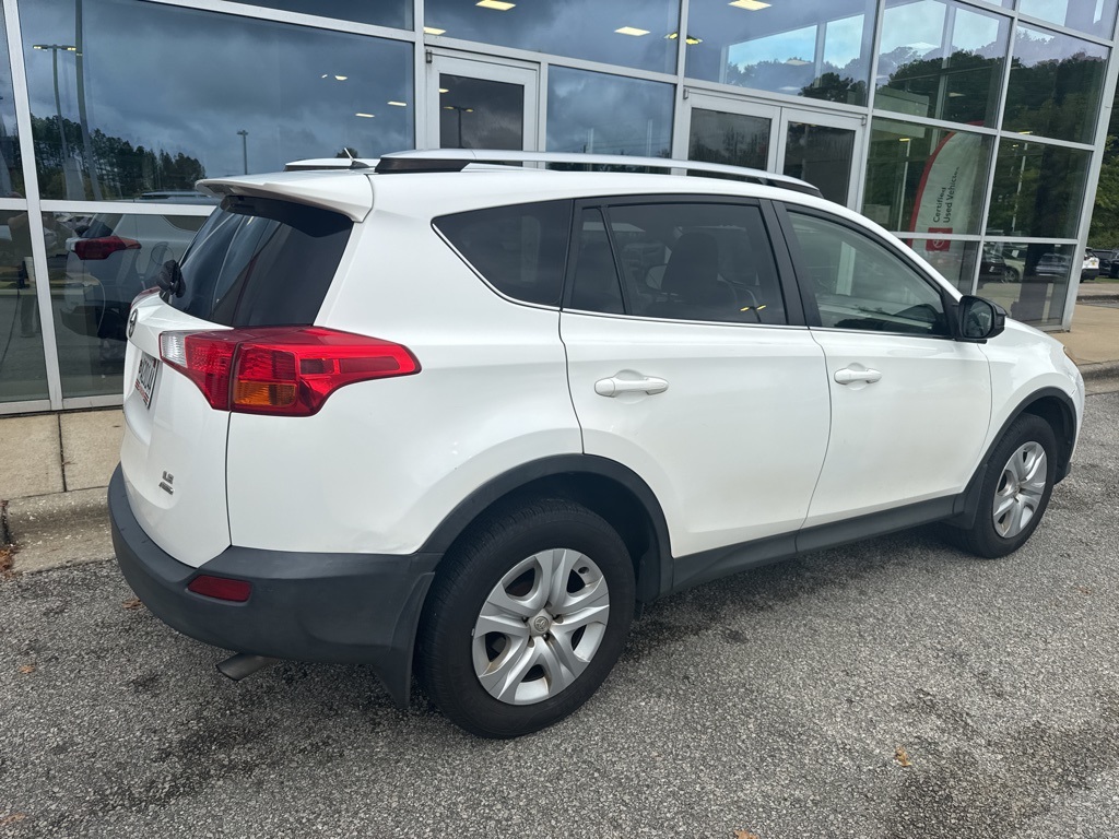 2013 Toyota RAV4 LE photo 3