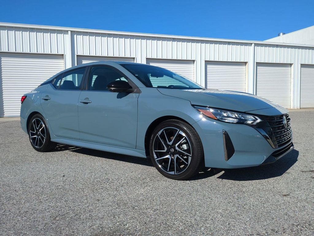 2024 Nissan Sentra SR photo 3