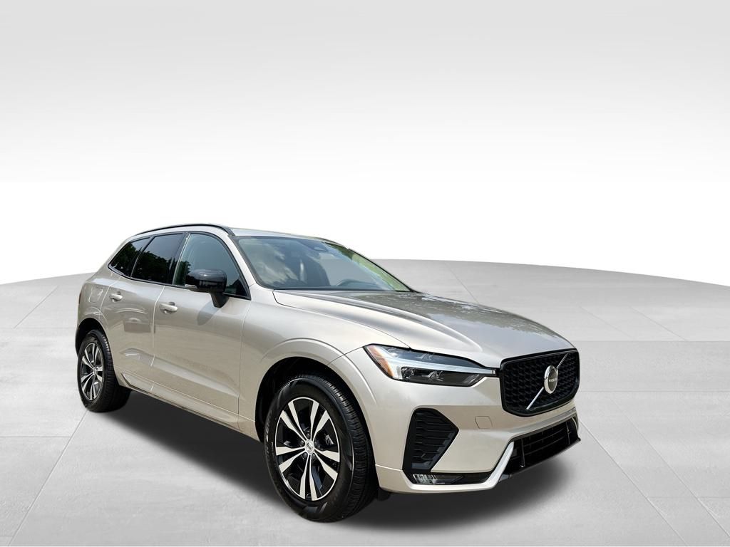 2025 Volvo XC60 B5 Core photo 3