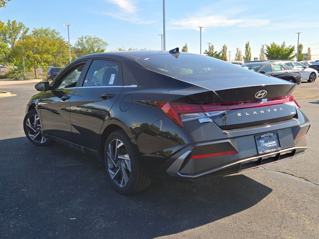 2025 Hyundai Elantra Hybrid Limited photo 11