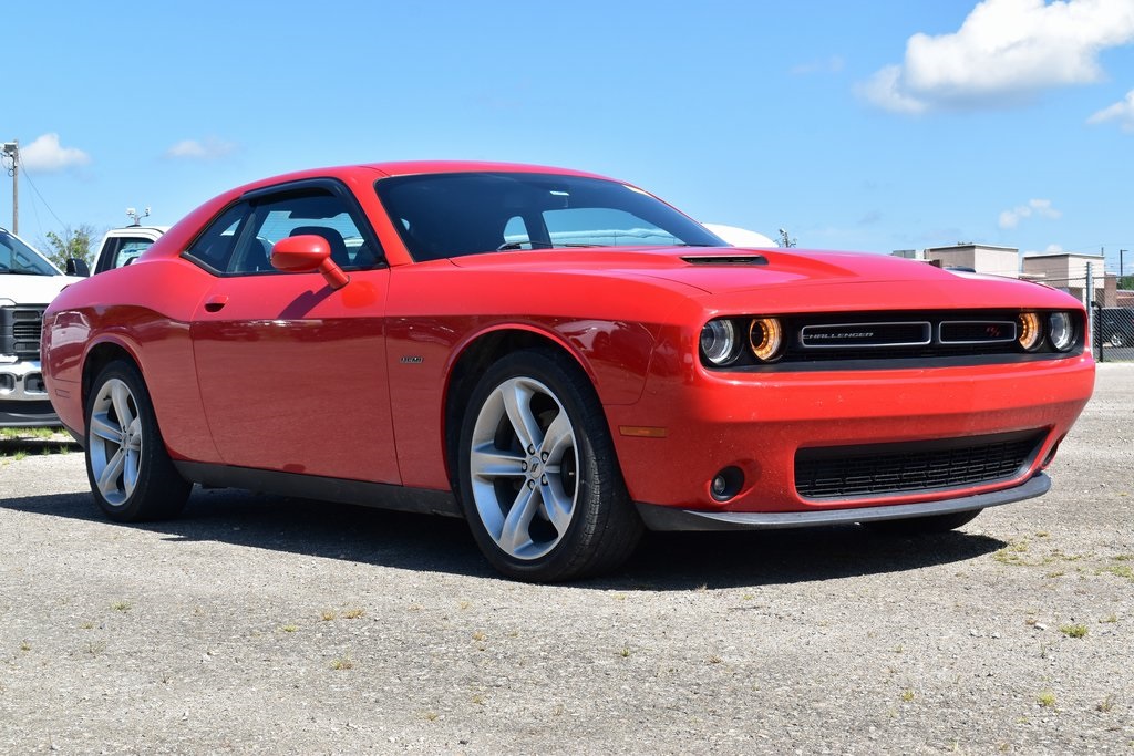 2017 Dodge Challenger R/T photo 3