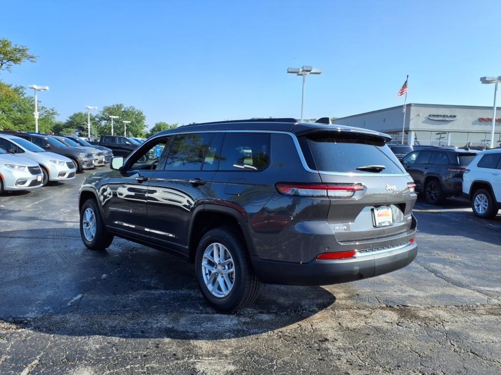 2025 Jeep Grand Cherokee Laredo Altitude photo 2