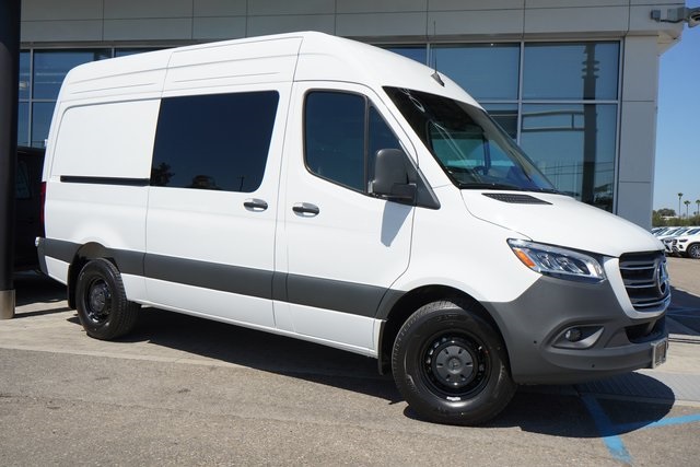 2025 Mercedes-Benz Sprinter Crew Van Base's photo