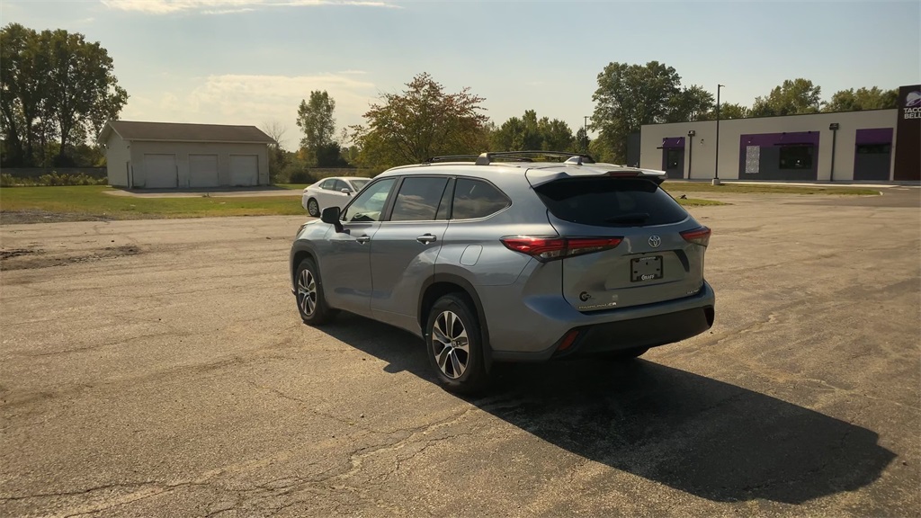 2023 Toyota Highlander XLE photo 3